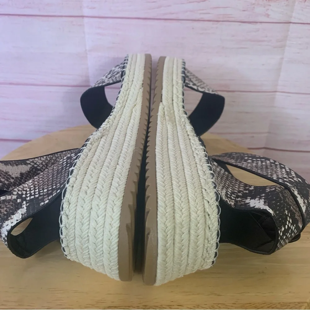 Qupid  Snakeskin Espadrille Flatform Sandal Size 9‎
